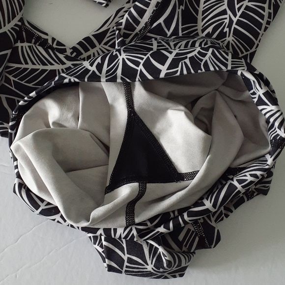 Lululemon Wunder Under Pant Luxtreme Roll Down Size 2 - Picture 11 of 13